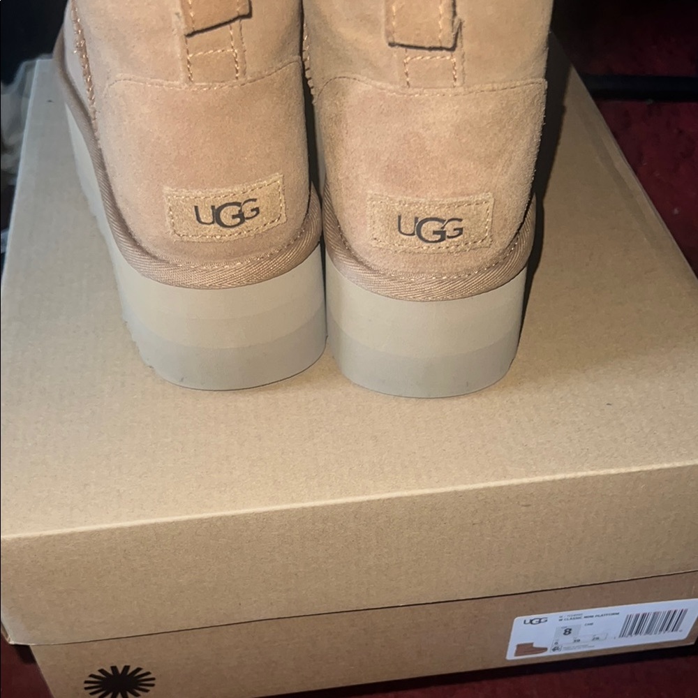 Platform mini UGG